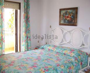 Dormitori de Casa adosada de lloguer en Salobreña amb Aire condicionat, Terrassa i Piscina