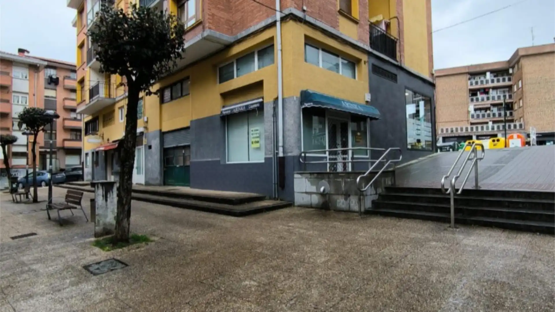 Vista exterior de Local en venta en Derio