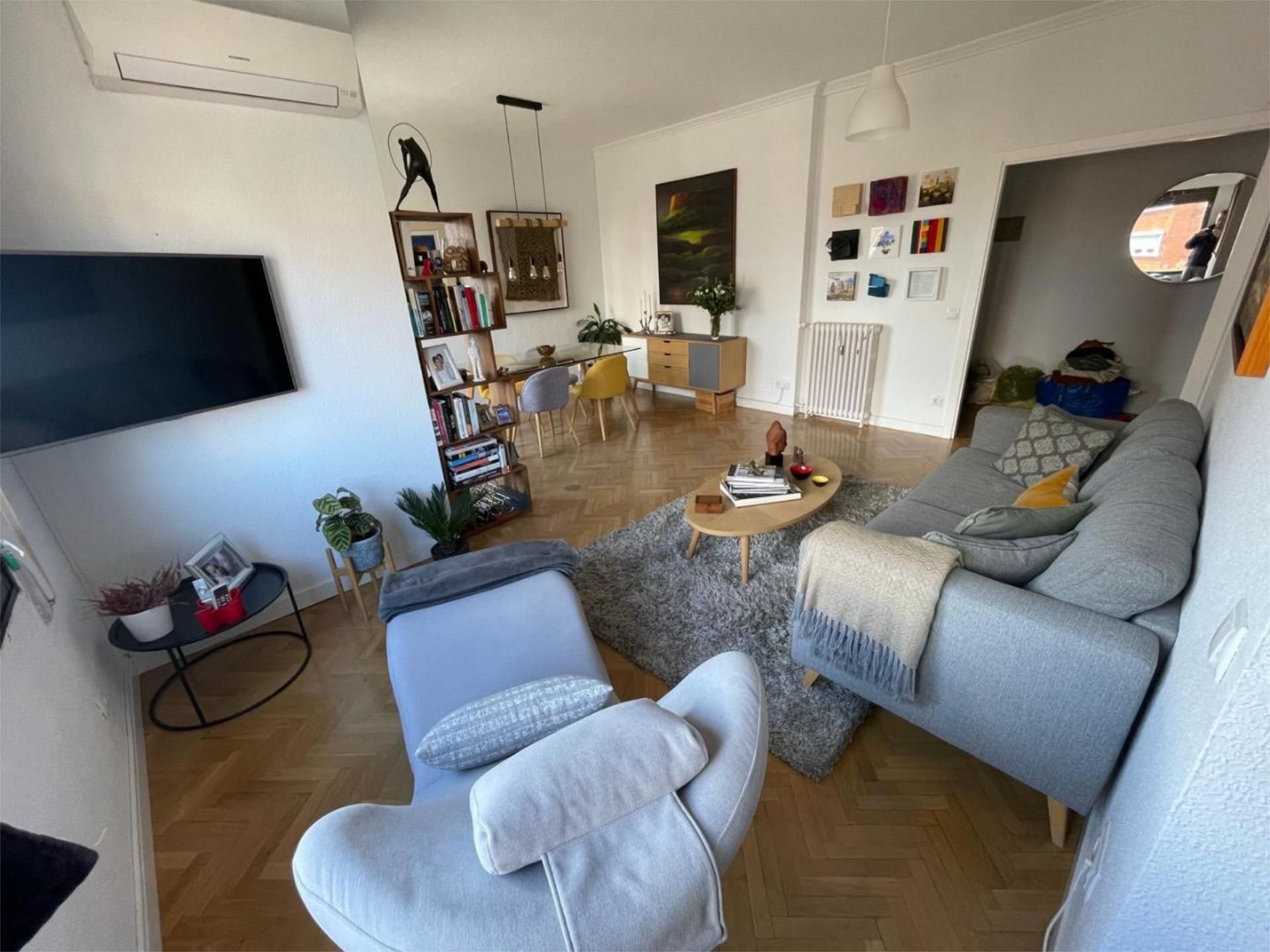 Living room of Flat to rent in  Madrid Capital  with Air Conditioner, Heating and Parquet flooring