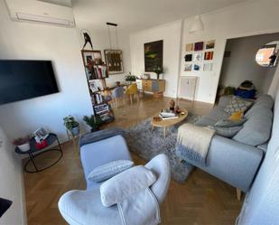 Living room of Flat to rent in  Madrid Capital  with Air Conditioner, Heating and Parquet flooring