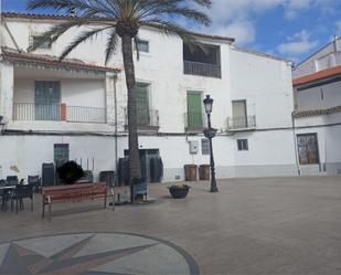Vista exterior de Casa adosada en venda en Cofrentes amb Terrassa i Balcó
