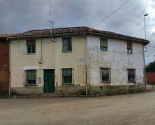 Vista exterior de Casa adosada en venda en Valdevimbre amb Traster