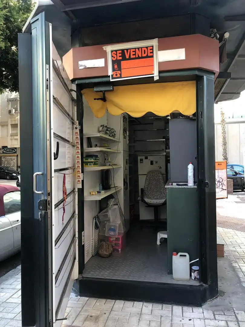 Local en venta en Calle Segismundo Moret, 27, Parque Victoria Eugenia Local en venta en Málaga con Aire acondicionado