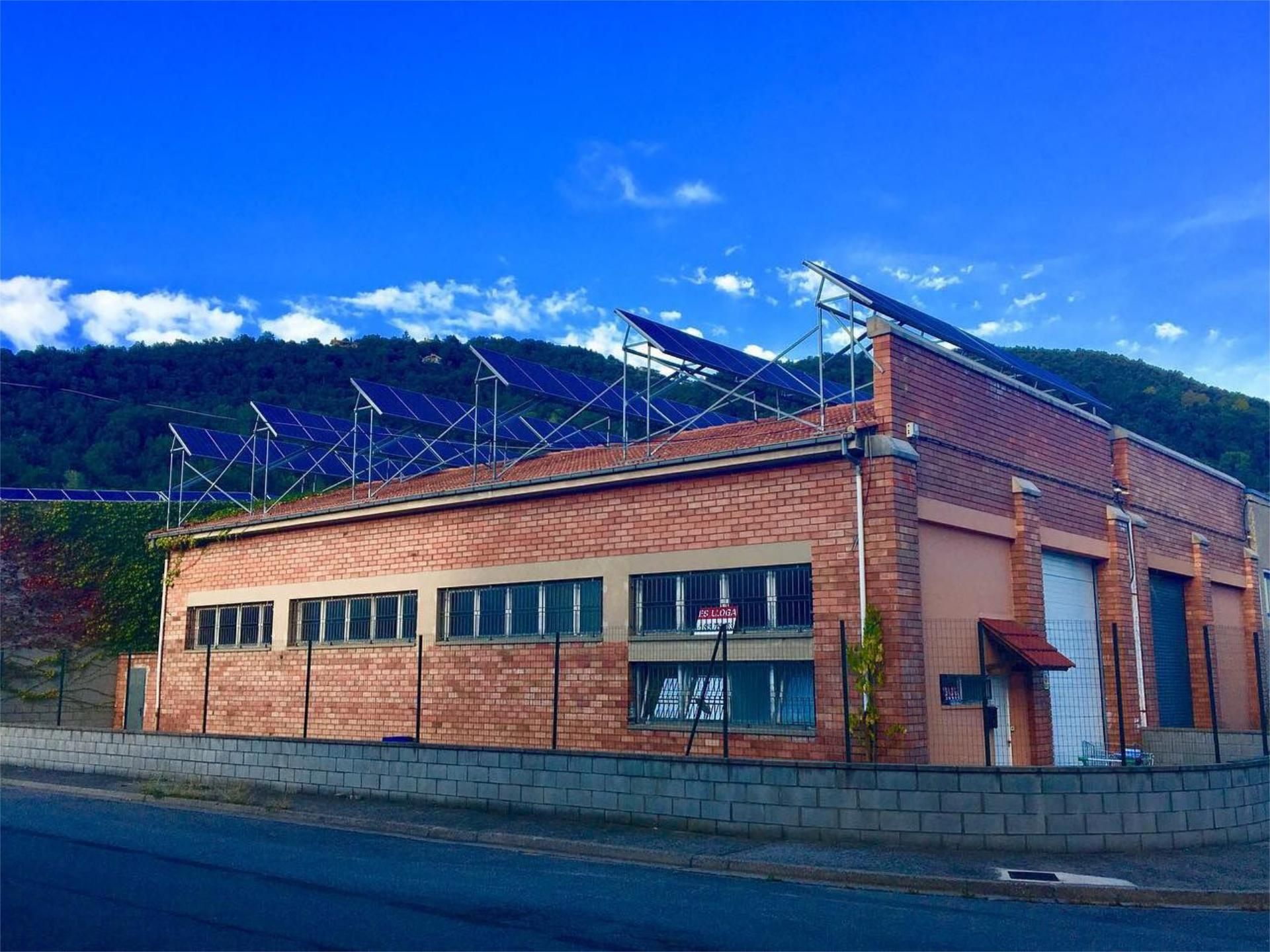 Vista exterior de Nau industrial de lloguer en Olot amb Aire condicionat i Calefacció