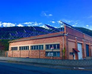 Vista exterior de Nau industrial de lloguer en Olot amb Aire condicionat