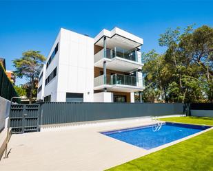 Exterior view of Flat for sale in Cerdanyola del Vallès  with Air Conditioner, Terrace and Balcony