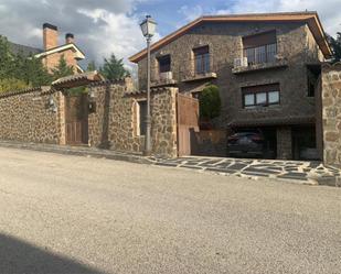 Vista exterior de Casa o xalet en venda en Campo Real amb Aire condicionat, Terrassa i Piscina