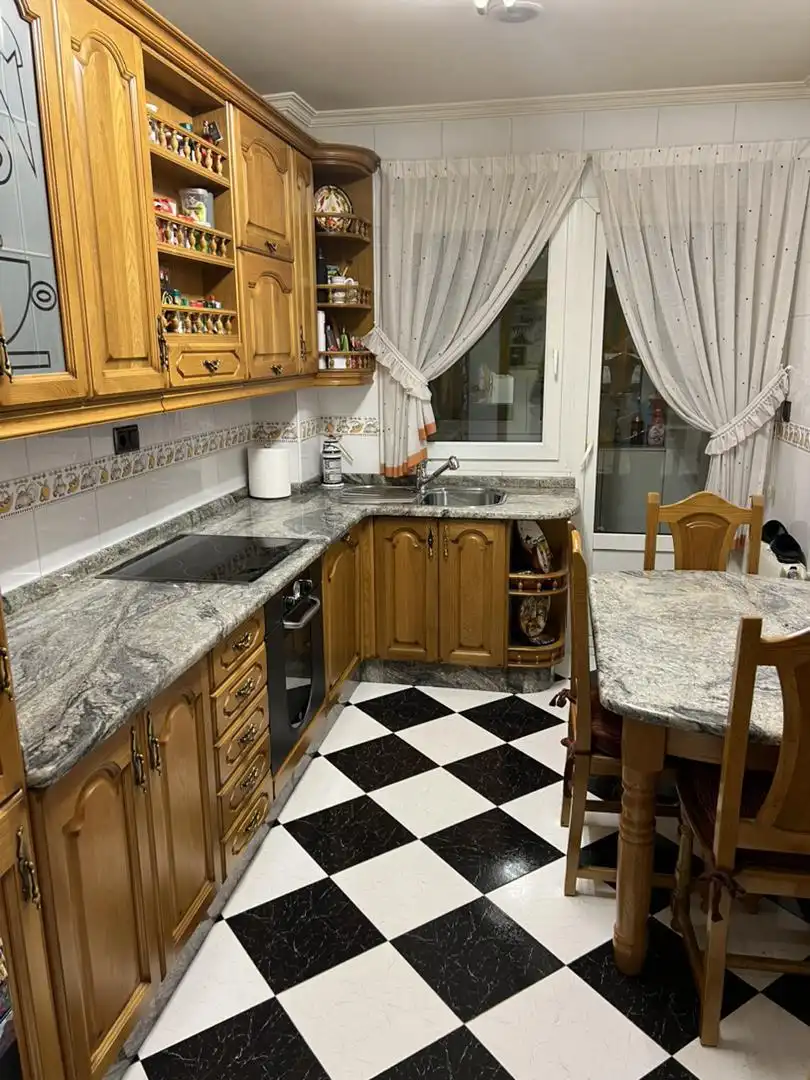 Flat for rent in Rúa Hortensia, 3, A Piriganlla - Albeiros - Garabolos Kitchen of Flat for rent in Lugo with Heating, Furnished and Oven