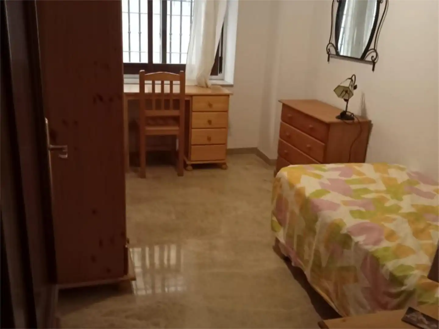 Piso en venta en Calle Alcalá Wenceslada, 4, Ctra. Circunvalación - La Magdalena Habitación de Piso en venta en Jaén con Aire acondicionado, Calefacción y Jardín privado
