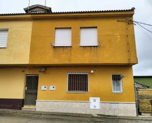 Exterior view of Single-family semi-detached for sale in San Cebrián de Mazote