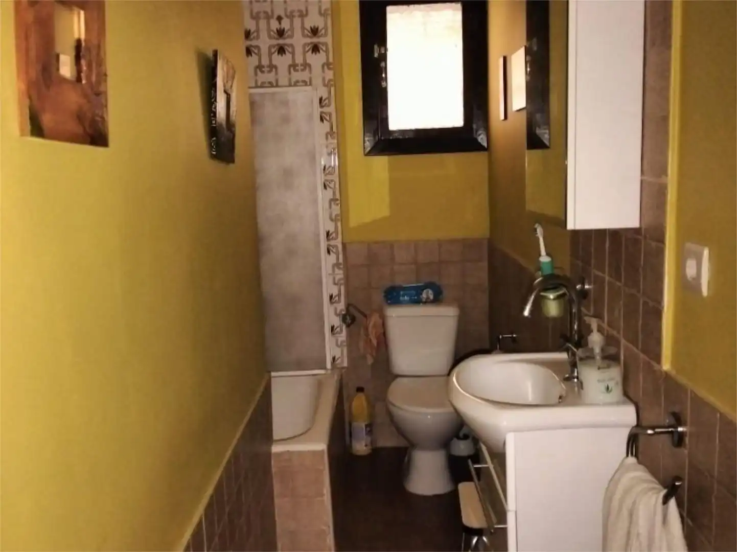 Casa adosada en venda a Calle Cavestany, 12, San Cebrián de Mazote Bany de Casa adosada en venda en San Cebrián de Mazote amb Calefacció i Moblat