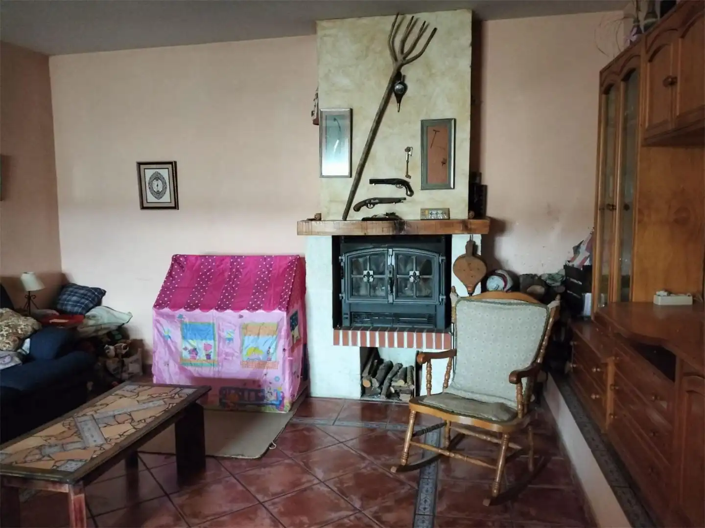 Casa adosada en venda a Calle Cavestany, 12, San Cebrián de Mazote Sala d'estar de Casa adosada en venda en San Cebrián de Mazote amb Calefacció i Moblat