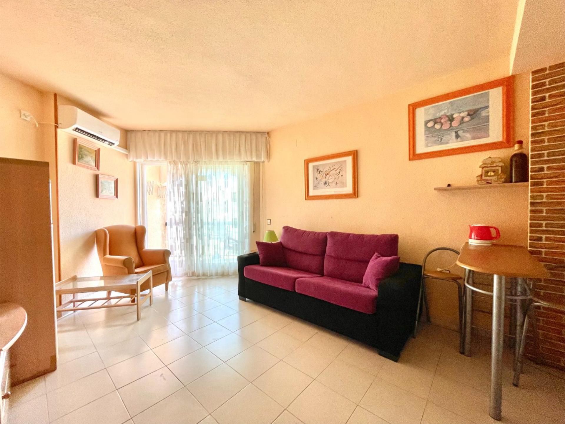 Sala d'estar de Estudi en venda en Torrevieja amb Aire condicionat, Terrassa i Piscina