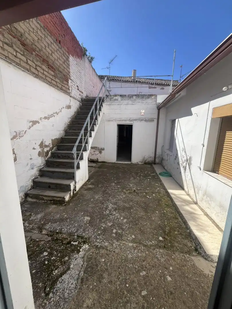 Casa adosada en venda a Avenida de la Constitución, 90, La Villa de Don Fadrique Casa adosada en venda en La Villa de Don Fadrique amb Terrassa, Traster i Moblat