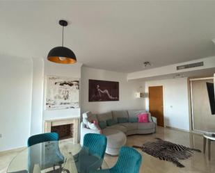 Sala d'estar de Pis en venda en Ojén amb Aire condicionat, Terrassa i Piscina