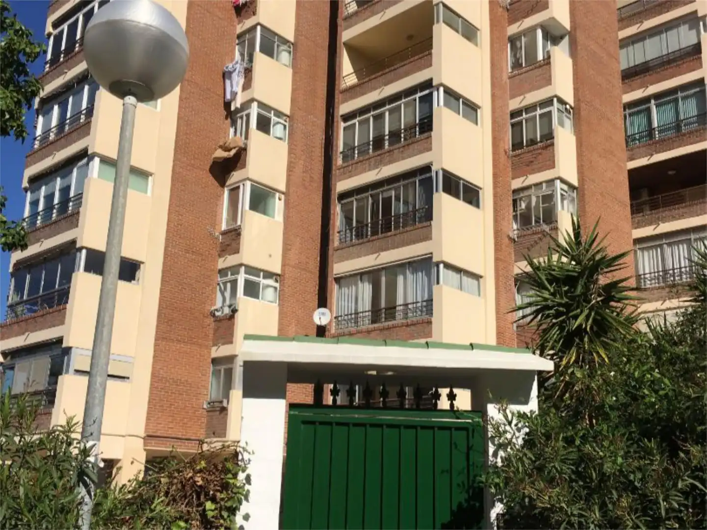 Pis de lloguer a Calle Apolo, 6, Albufereta Vista exterior de Pis de lloguer en Alicante / Alacant amb Aire condicionat, Calefacció i Jardí privat
