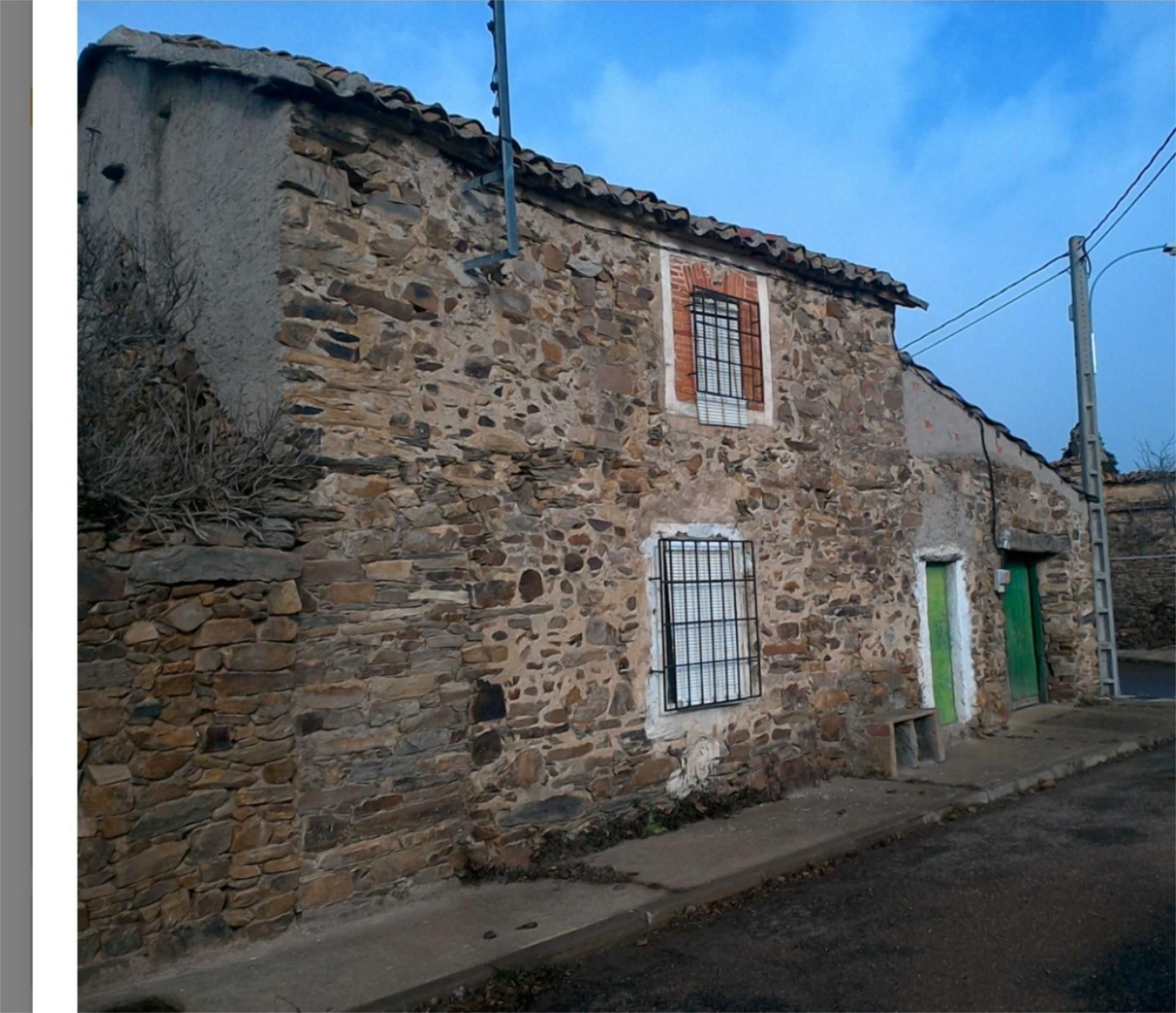 Vista exterior de Casa adosada en venda en Val de San Lorenzo
