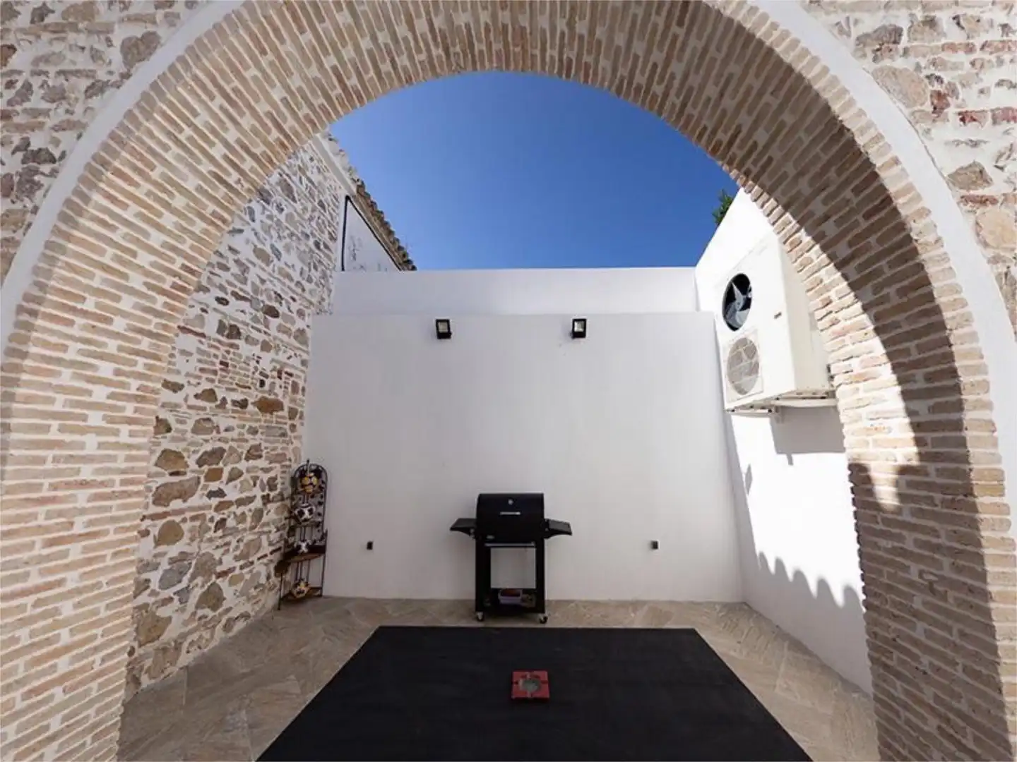 Terrassa de Finca rústica en venda en Las Cabezas de San Juan amb Aire condicionat, Calefacció i Jardí privat