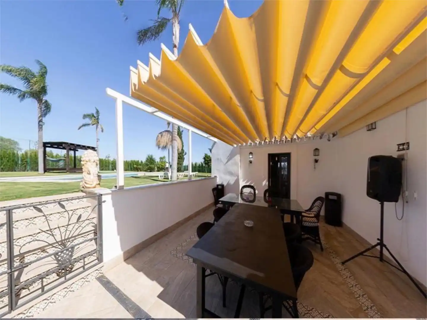 Terrassa de Finca rústica en venda en Las Cabezas de San Juan amb Aire condicionat, Calefacció i Jardí privat