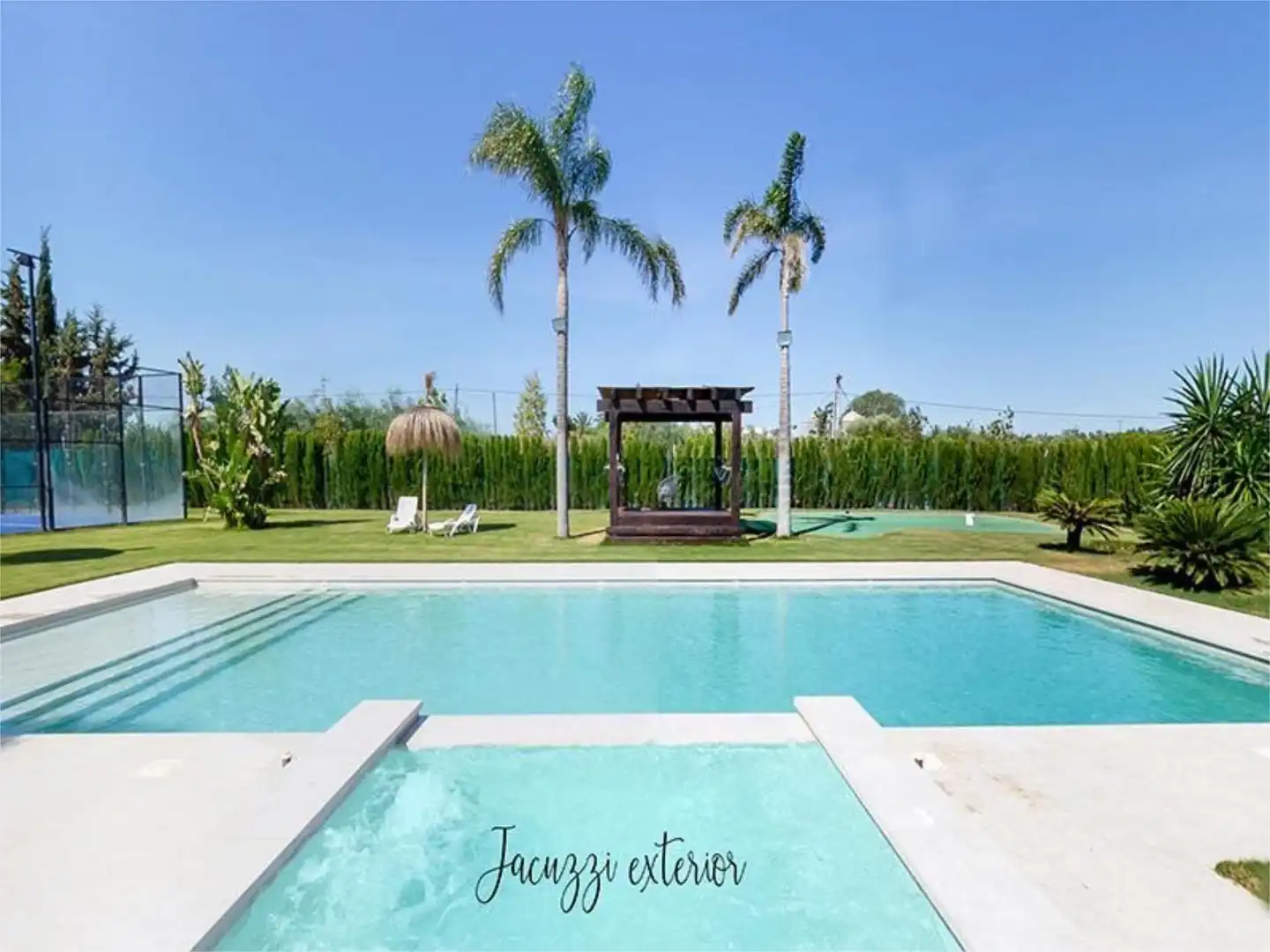 Piscina de Finca rústica en venda en Las Cabezas de San Juan amb Aire condicionat, Calefacció i Jardí privat