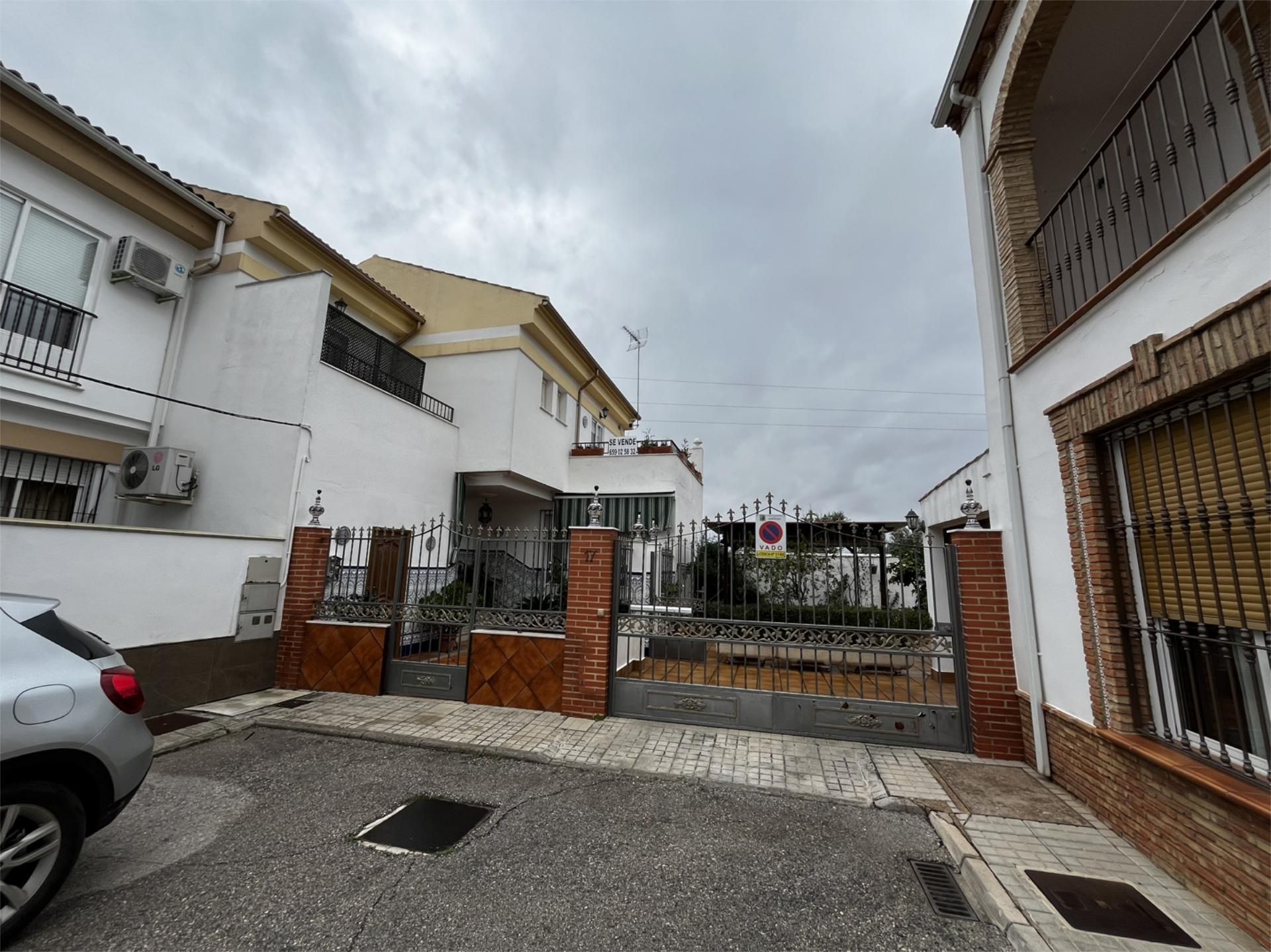 Exterior view of Single-family semi-detached for sale in Marmolejo  with Air Conditioner, Heating and Private garden