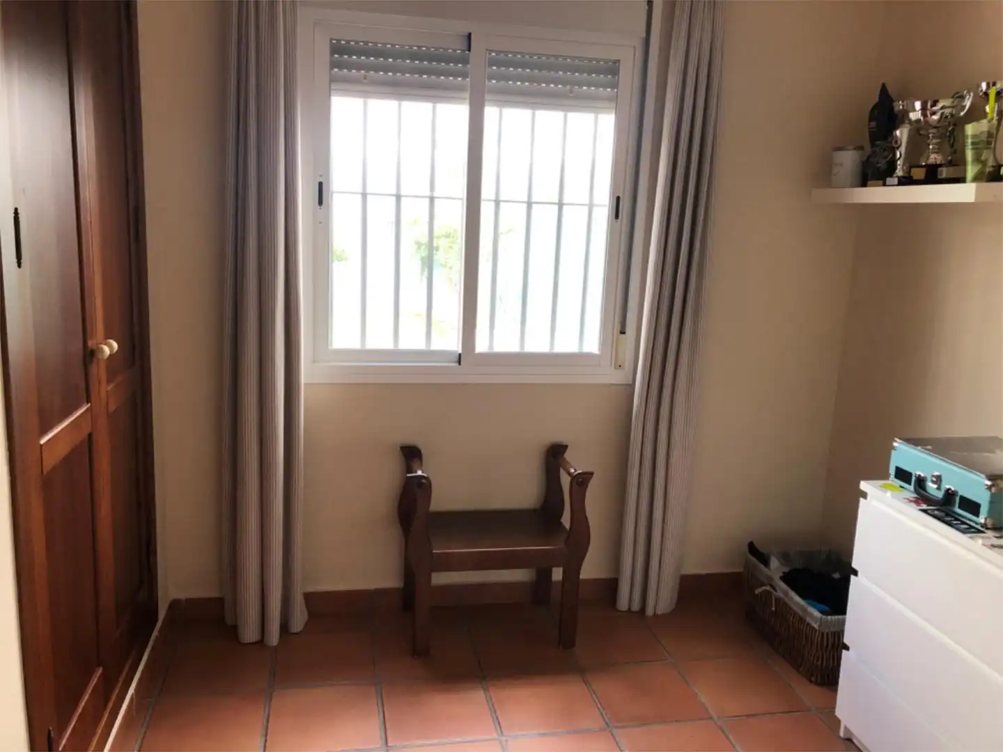 Dormitori de Casa o xalet en venda en Bornos amb Aire condicionat i Jardí privat