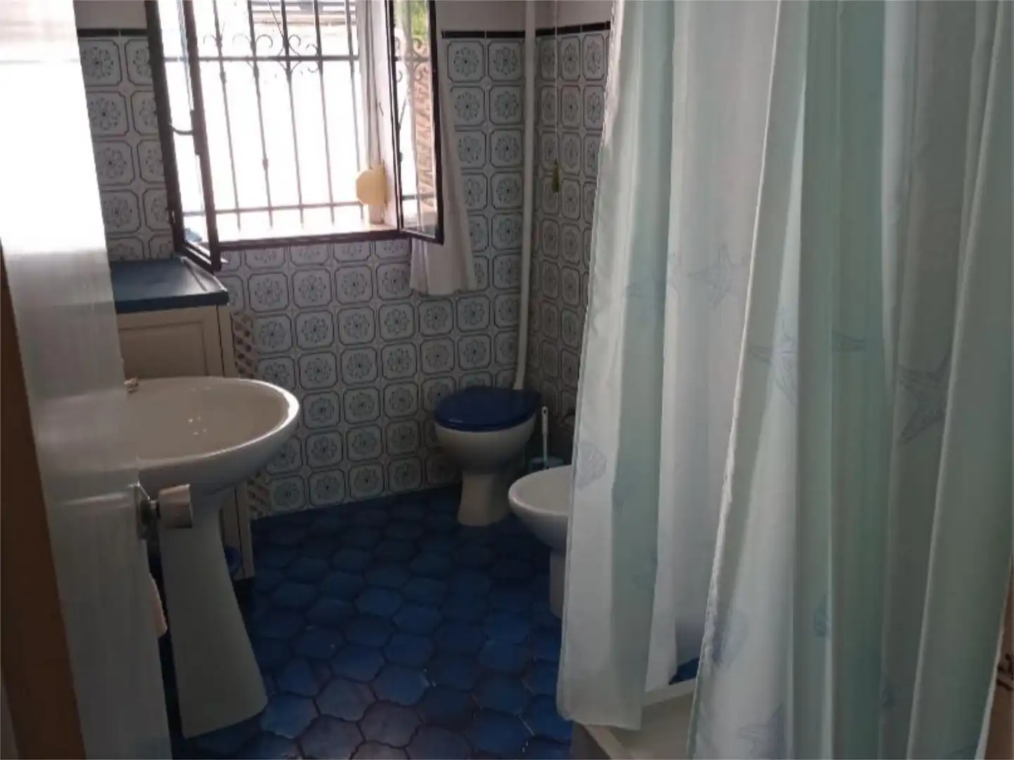 Badezimmer von Wohnung zum Verkauf in Zufre mit Klimaanlage und Möbliert