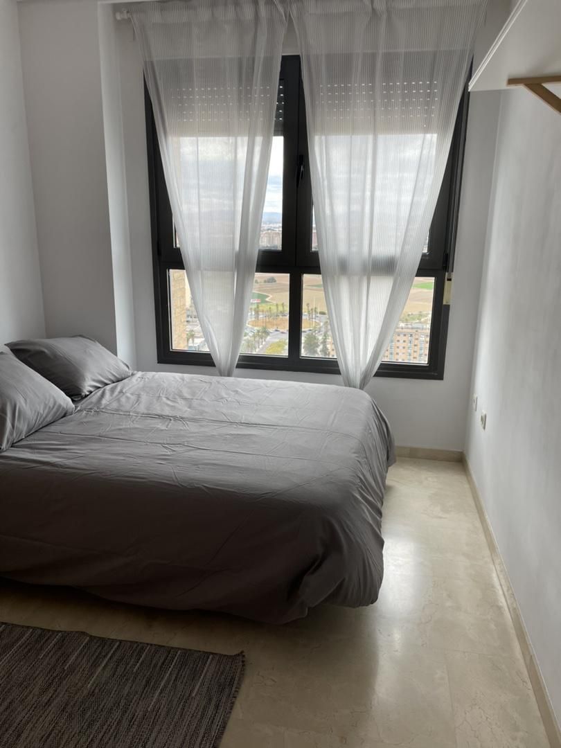 Bedroom of Flat to share in  Valencia Capital  with Air Conditioner, Heating and Terrace