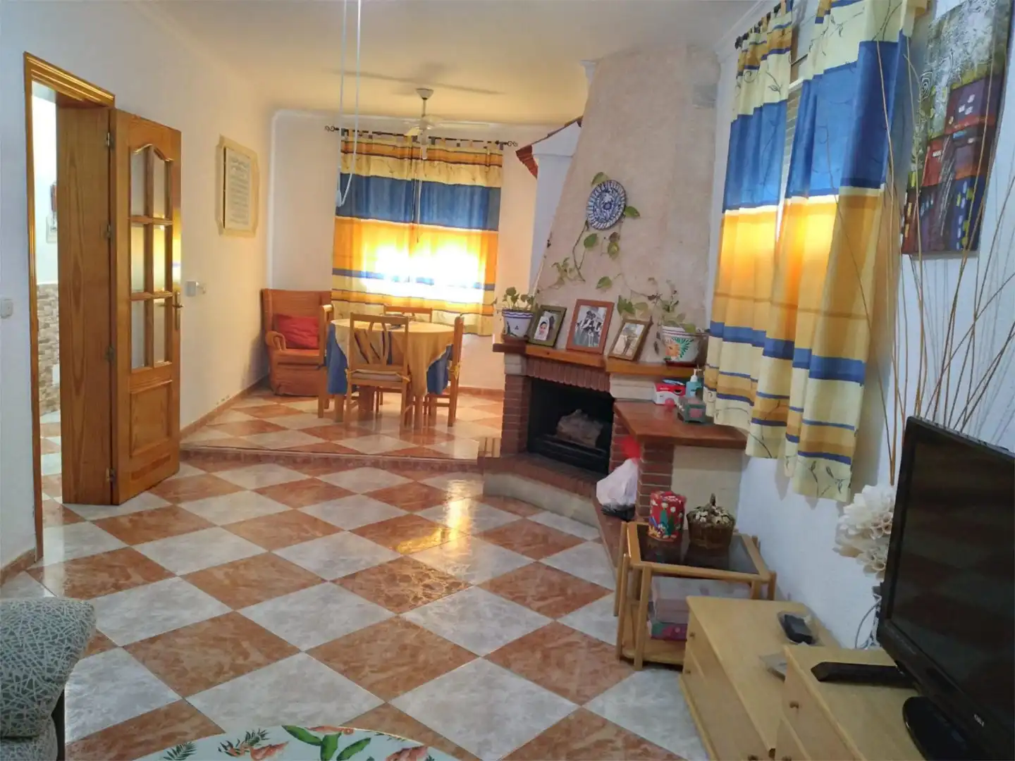 Living room of Detached homes for sale in Fines  with Terrace, Furnished and Oven