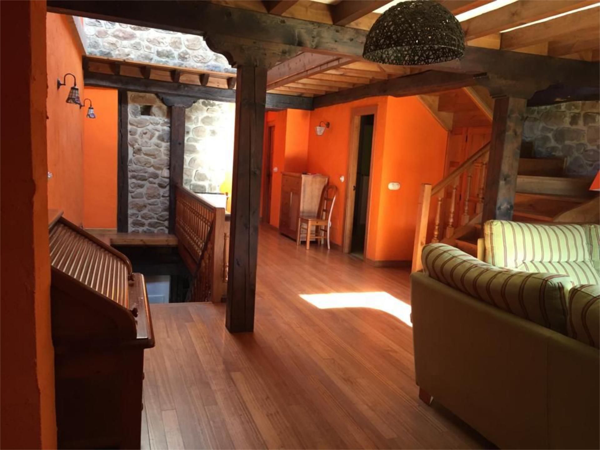 Casa adosada de lloguer en Valdeprado del Río amb Calefacció, Moblat i Aparcament comunitari