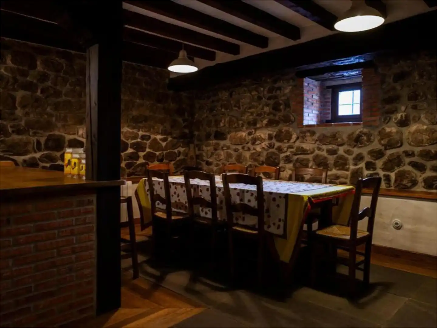 Casa adosada de lloguer a Barrio la casona, 53, Valdeprado del Río Casa adosada de lloguer en Valdeprado del Río amb Calefacció, Moblat i Aparcament comunitari