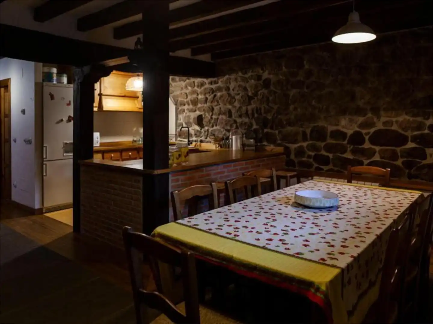 Casa adosada de lloguer a Barrio la casona, 53, Valdeprado del Río Casa adosada de lloguer en Valdeprado del Río amb Calefacció, Moblat i Aparcament comunitari