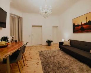 Sala d'estar de Pis de lloguer en Alcobendas amb Aire condicionat, Jardí privat i Aparcament comunitari