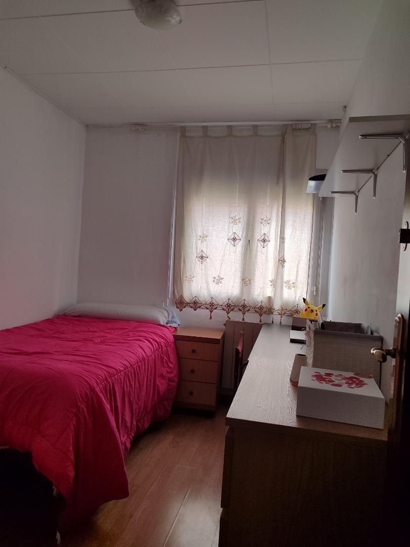 Dormitori de Casa o xalet per a compartir en  Barcelona Capital amb Calefacció, Jardí privat i Moblat
