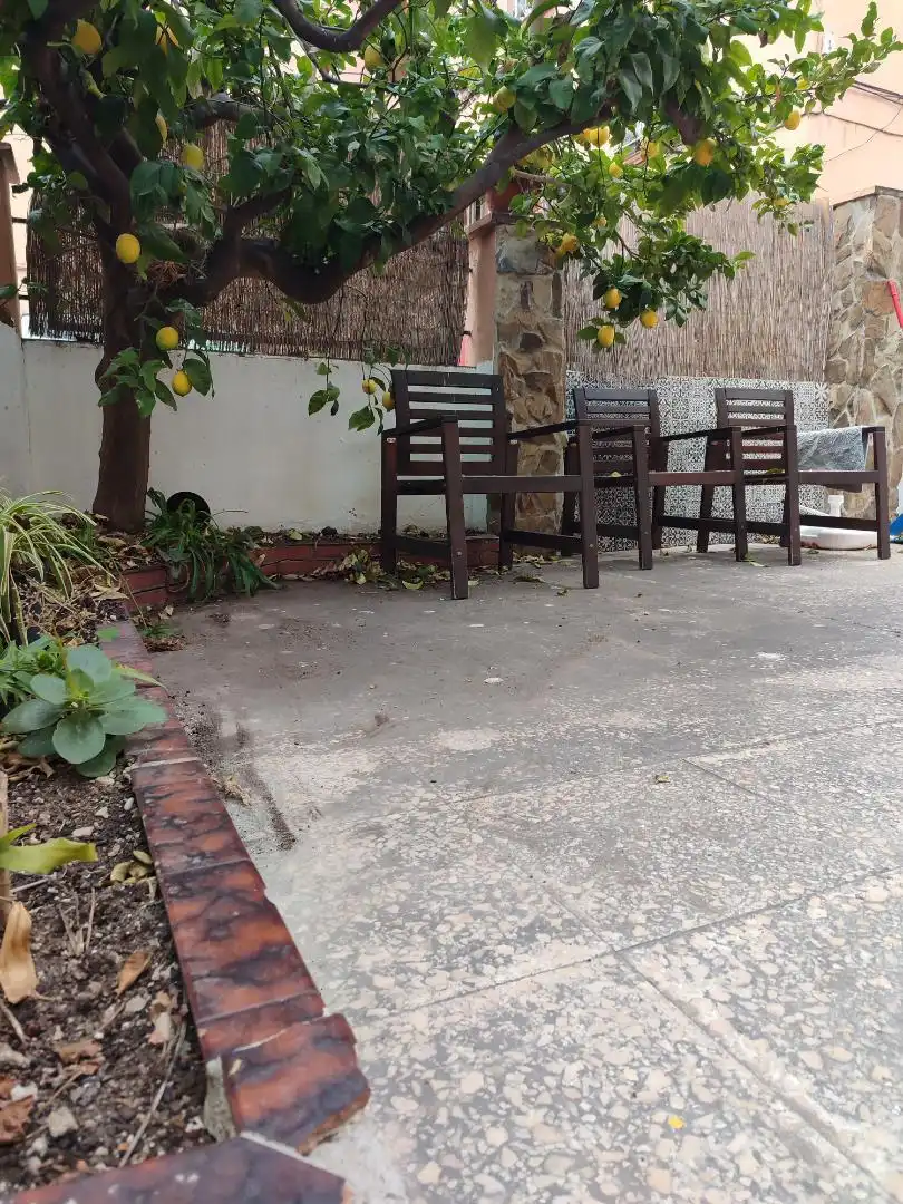 Habitación en Carrer d'Olesa, Navas Terraza de Casa o chalet para compartir en Barcelona con Calefacción, Jardín privado y Amueblado