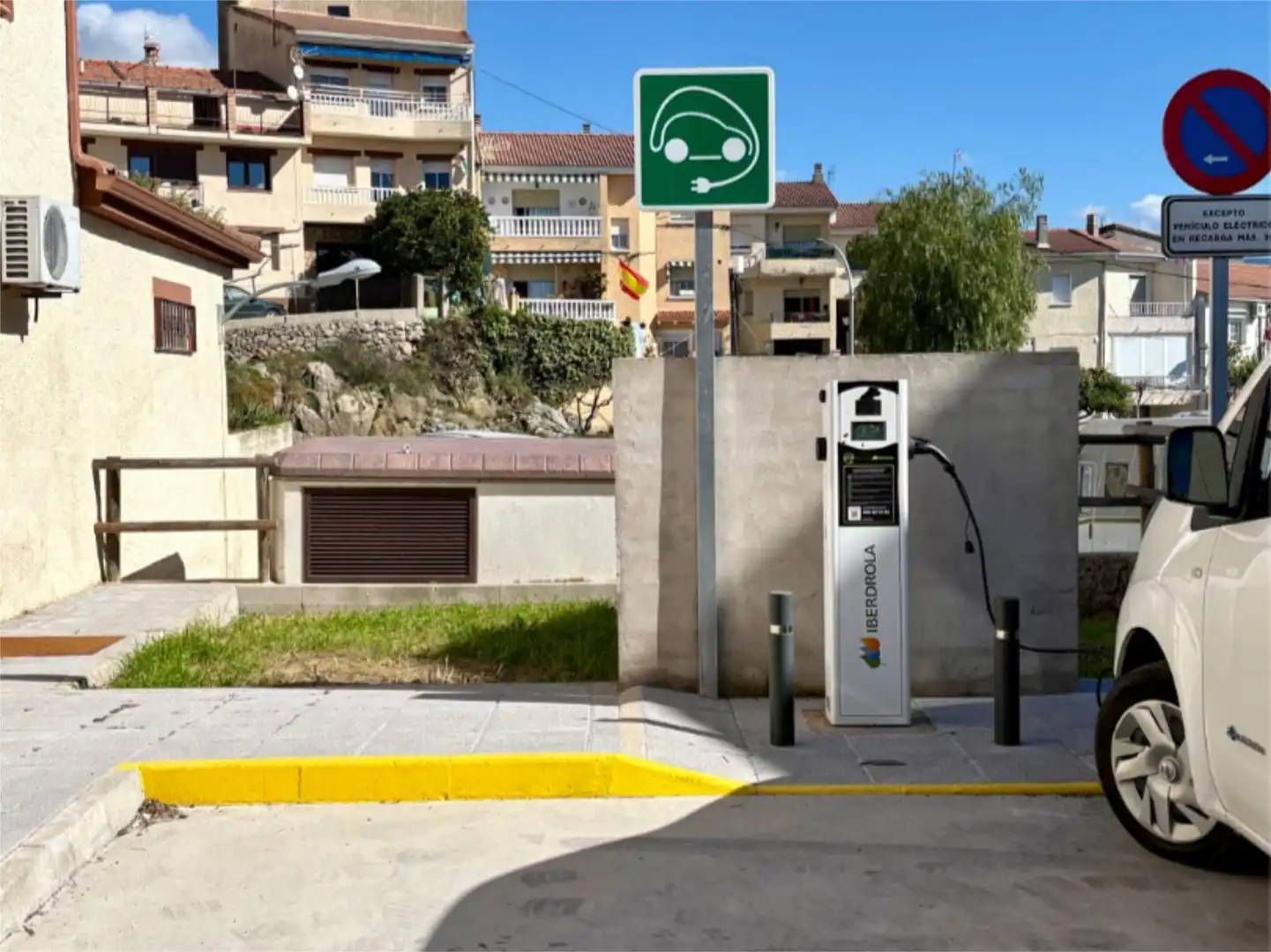 Casa adosada en venta en Calle Morales, 28, Casavieja Parking de Casa adosada en venta en Casavieja con Calefacción, Trastero y Amueblado
