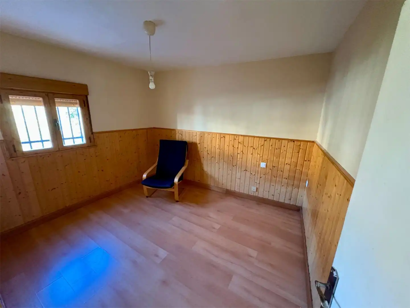 Casa adosada en venta en Calle Morales, 28, Casavieja Casa adosada en venta en Casavieja con Calefacción, Trastero y Amueblado