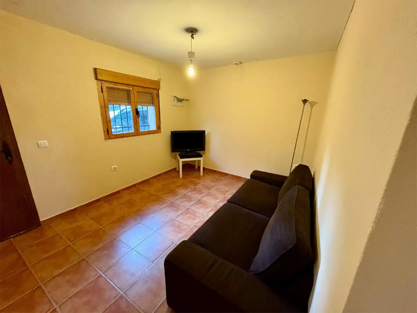 Casa adosada en venta en Calle Morales, 28, Casavieja Sala de estar de Casa adosada en venta en Casavieja con Calefacción, Trastero y Amueblado