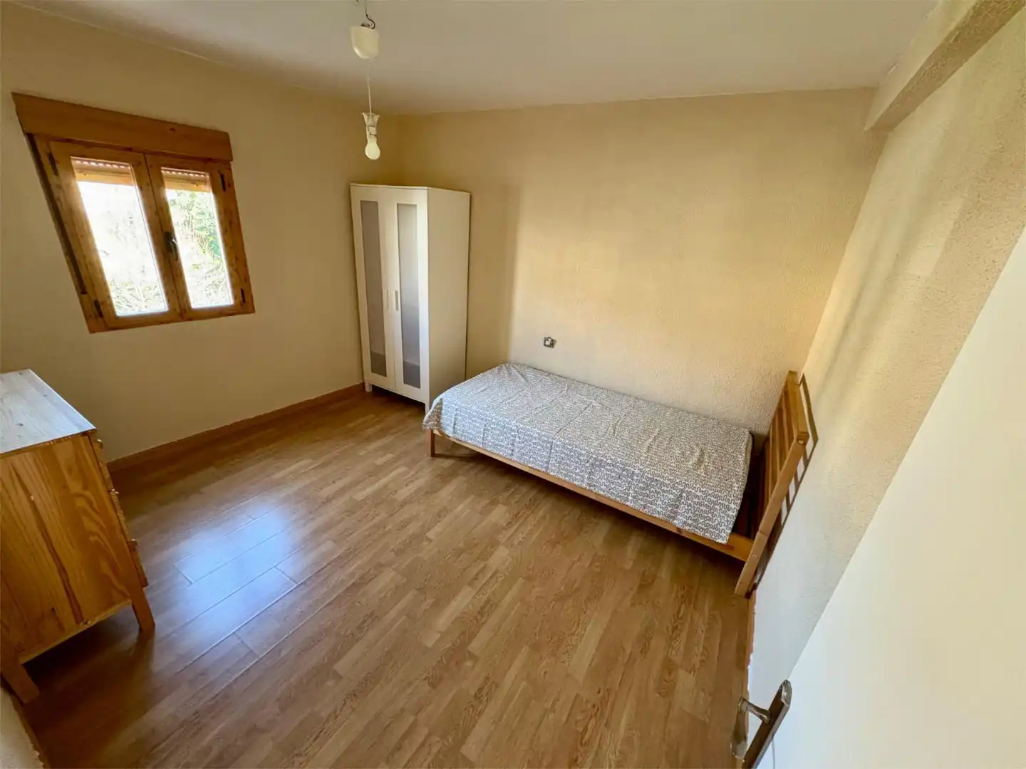 Casa adosada en venta en Calle Morales, 28, Casavieja Habitación de Casa adosada en venta en Casavieja con Calefacción, Trastero y Amueblado