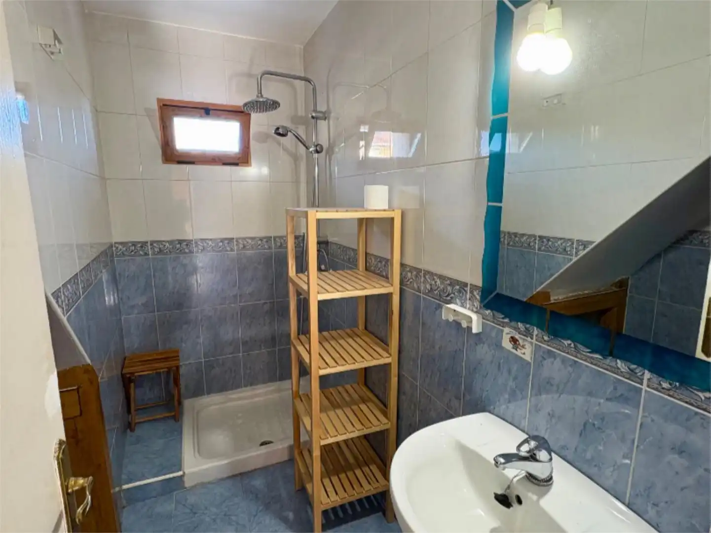 Casa adosada en venta en Calle Morales, 28, Casavieja Baño de Casa adosada en venta en Casavieja con Calefacción, Trastero y Amueblado