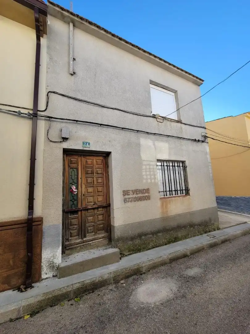 Vista exterior de Casa adosada en venta en Saelices