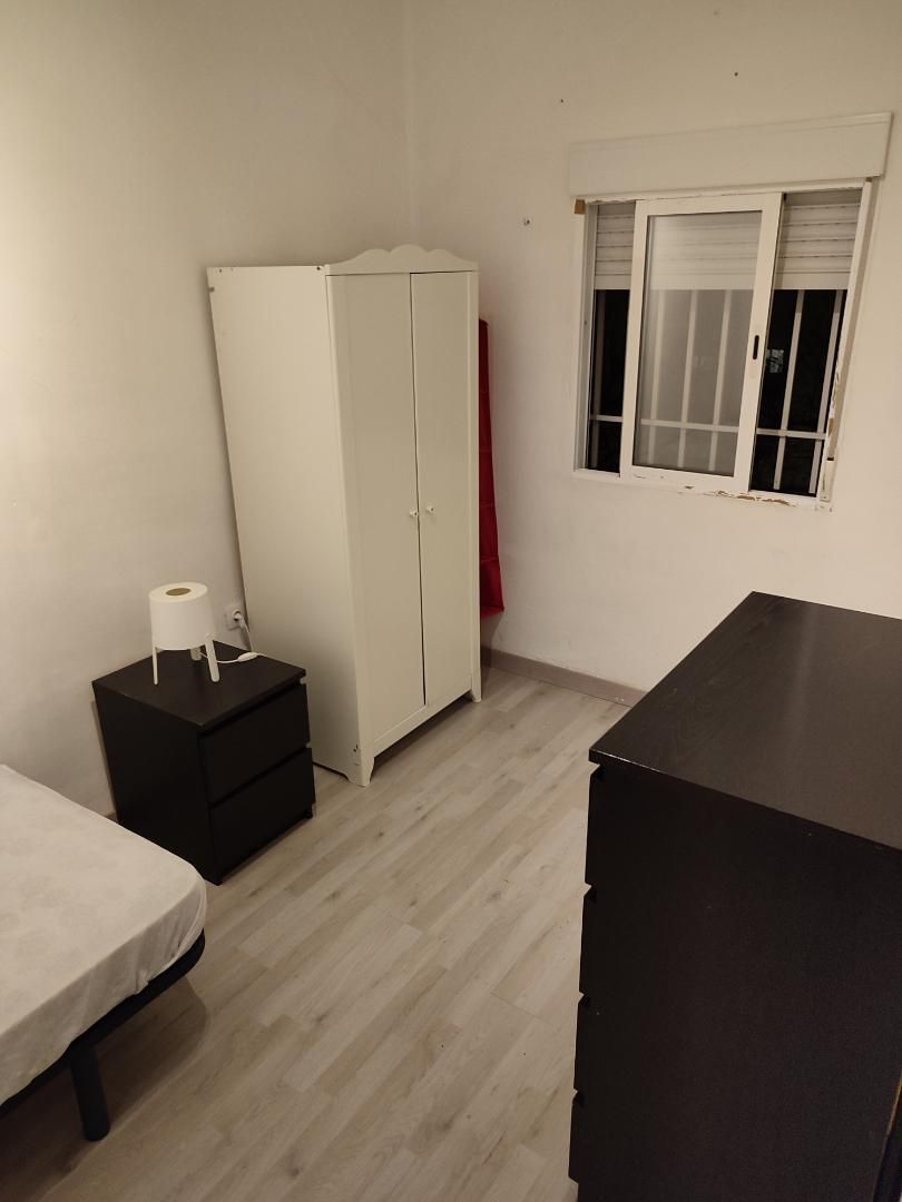 Bedroom of Flat to share in  Sevilla Capital  with Air Conditioner, Heating and Parquet flooring