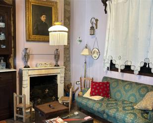 Sala d'estar de Casa adosada en venda en Sobrescobio amb Balcó