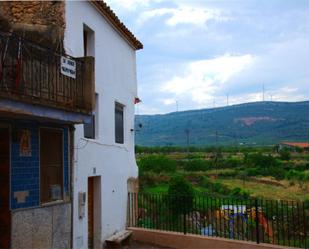 Vista exterior de Casa adosada en venda en Aras de los Olmos amb Terrassa