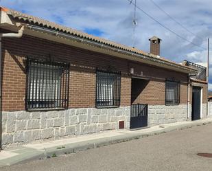 Vista exterior de Casa o xalet en venda en Menasalbas amb Terrassa