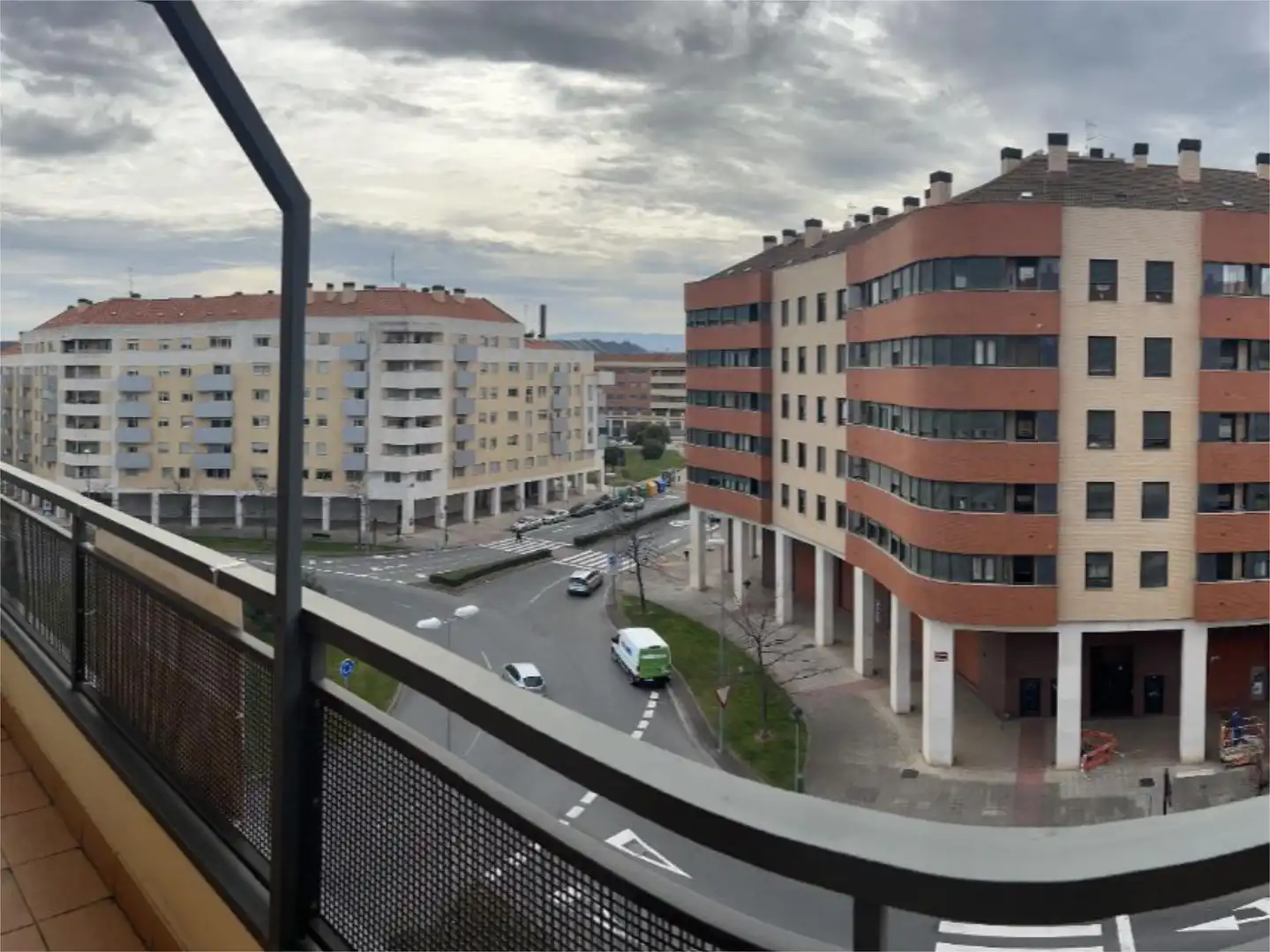 Piso en venta en Avenida Pérez Galdós, 29, Gran Via Vista exterior de Piso en venta en Logroño con Aire acondicionado, Jardín privado y Parquet