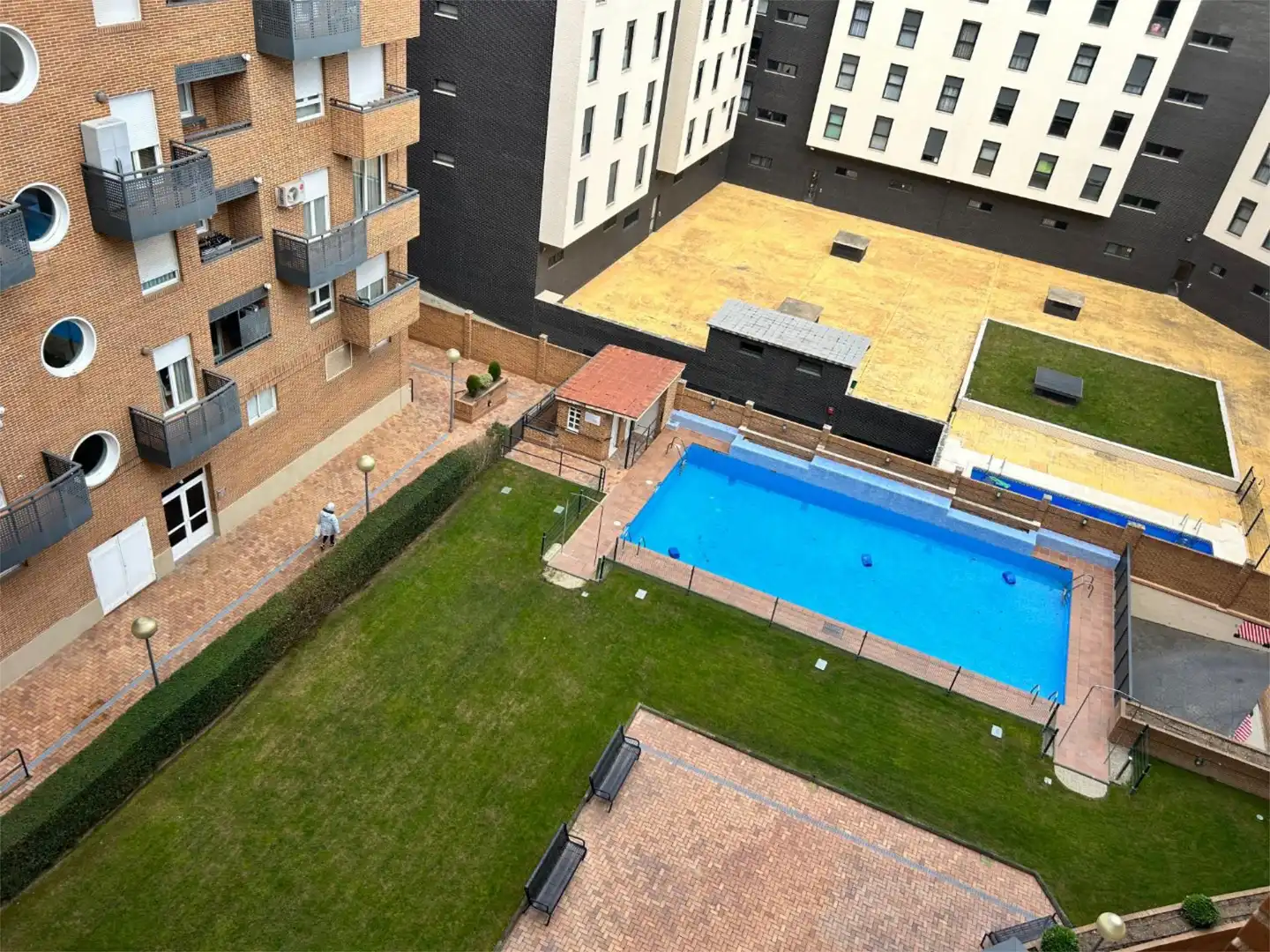 Piso en venta en Avenida Pérez Galdós, 29, Gran Via Piscina de Piso en venta en Logroño con Aire acondicionado, Jardín privado y Parquet