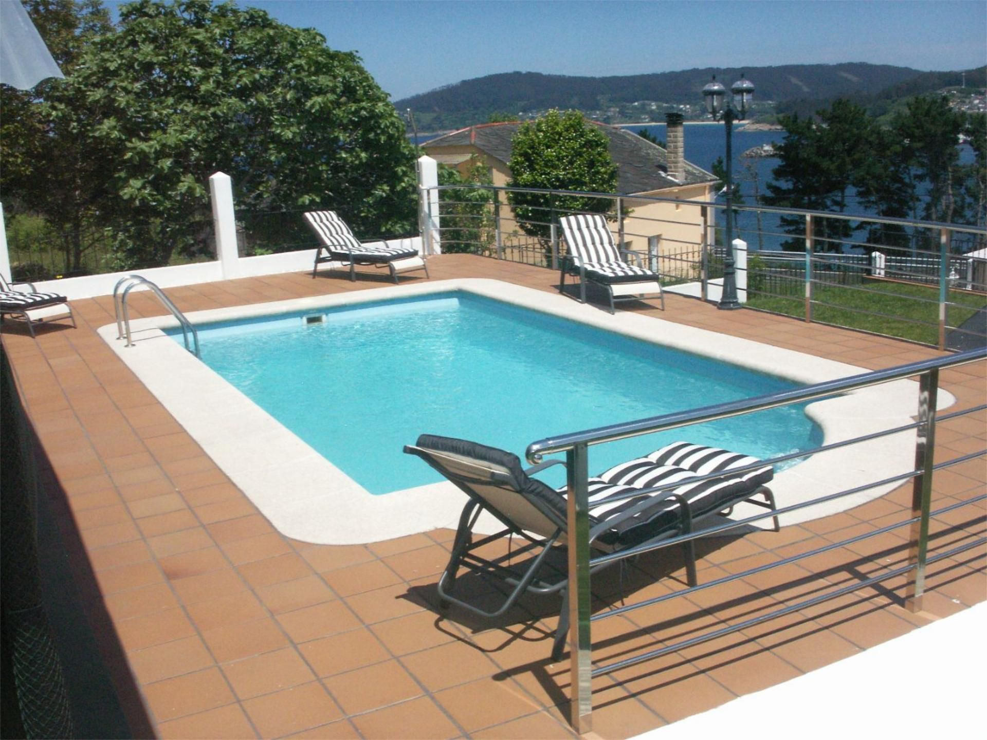 Piscina de Casa o xalet en venda en Viveiro amb Calefacció, Jardí privat i Parquet