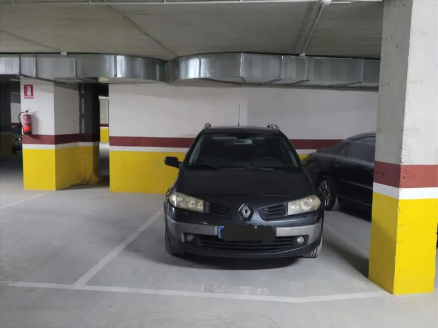 Parking of Garage for rent in Carral