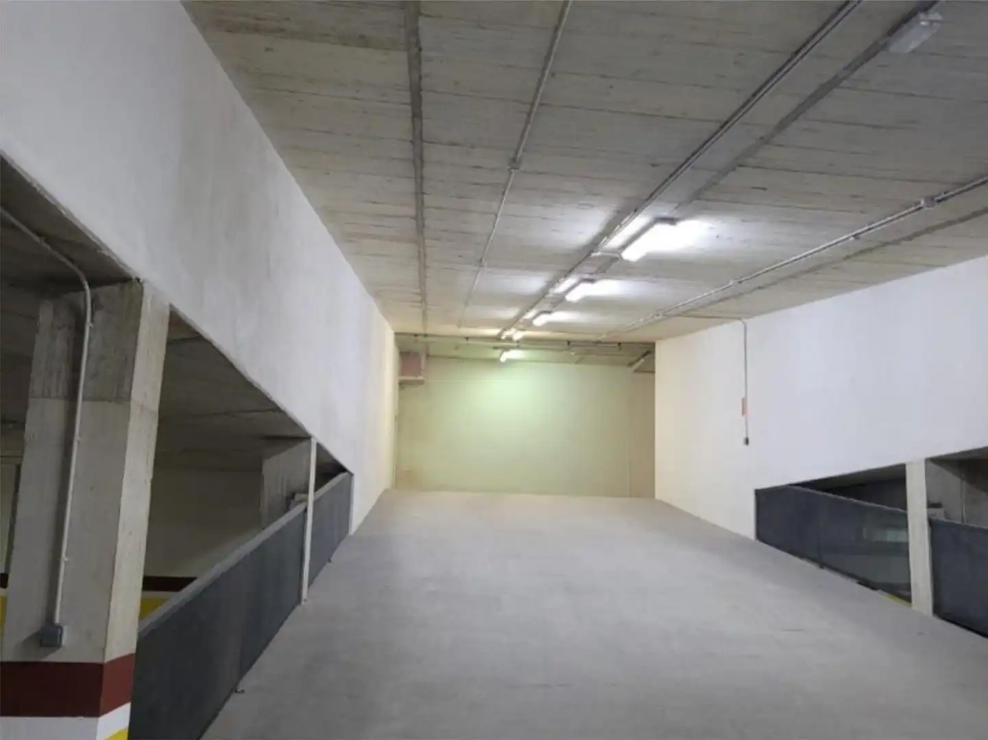 Garage for rent in Carral
